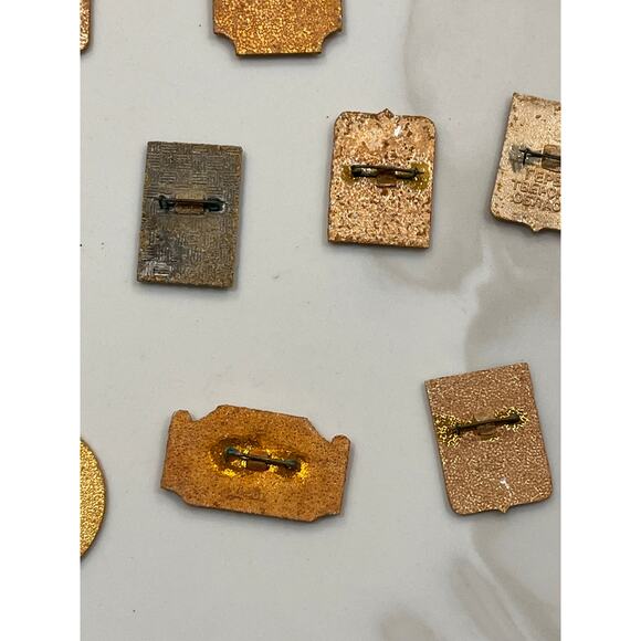 Lot of 19 Vintage USSR Russian Enamel Pins – Leningrad, Moscow, Hermitage - Picture 14 of 16